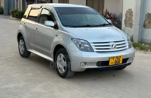 Toyota IST 2005 Silver