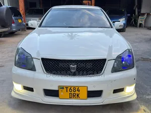 Toyota Crown 2006 White