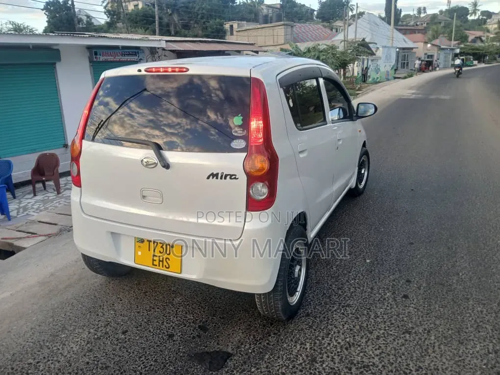 Daihatsu Mira 2005 White