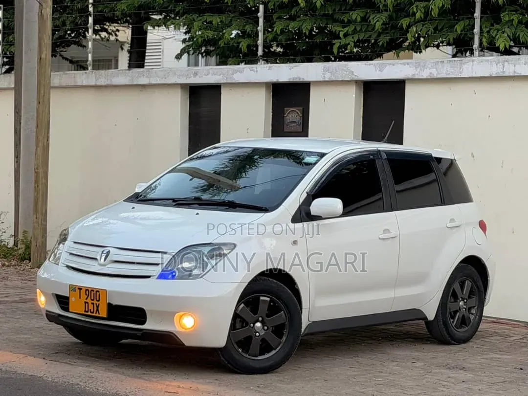 Toyota IST 2004 White