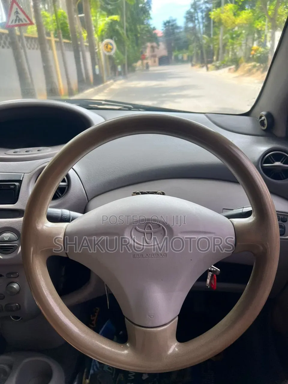 Toyota Platz 2002 White