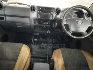 Toyota Land Cruiser 2016 White