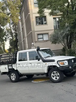 Toyota Land Cruiser 2016 White