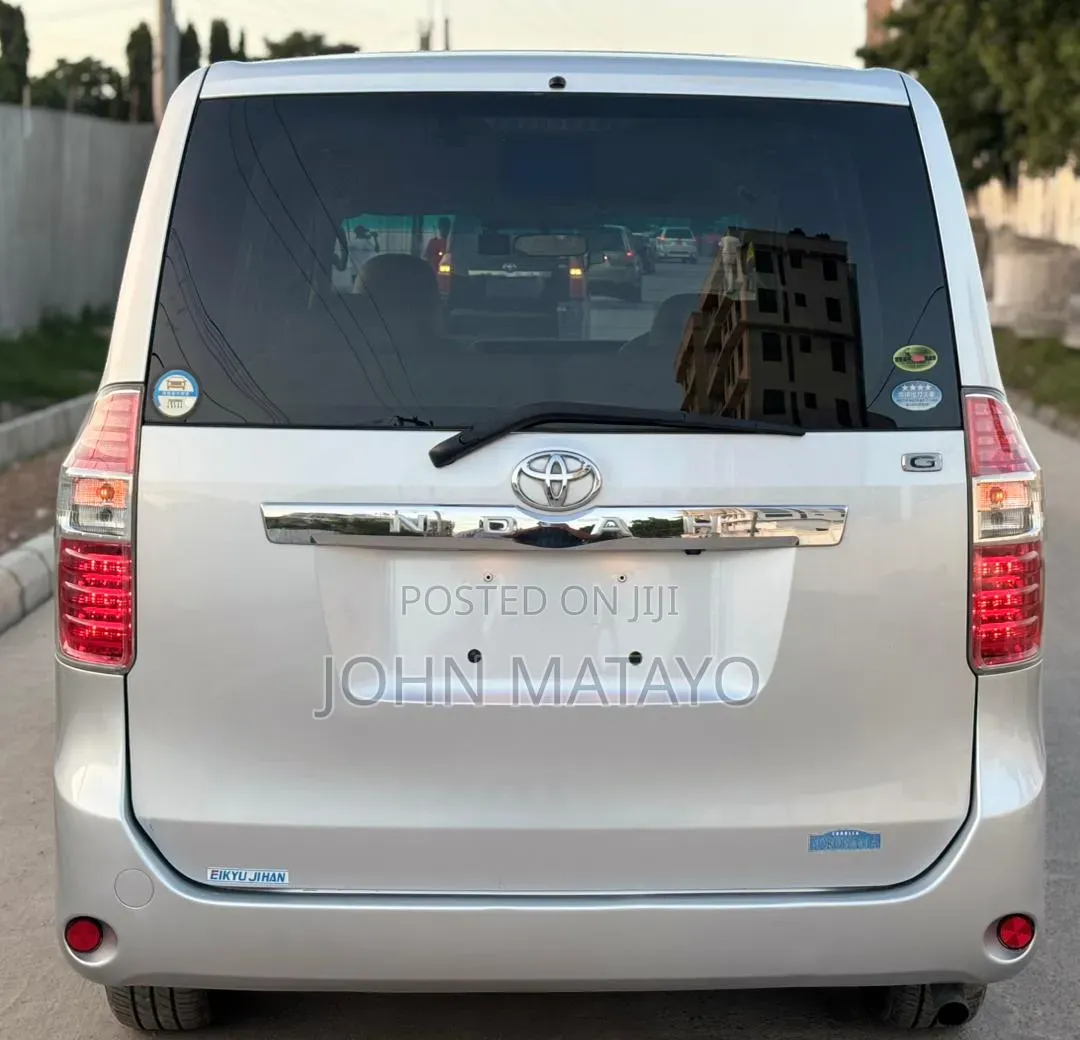 Toyota Noah 2008 Silver