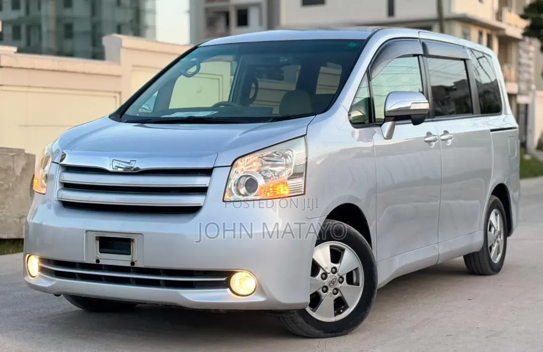 Toyota Noah 2008 Silver