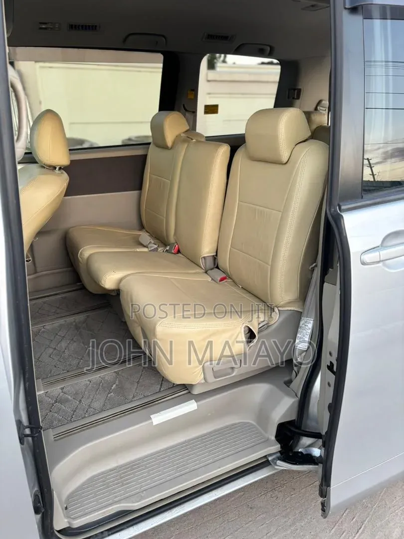 Toyota Noah 2008 Silver