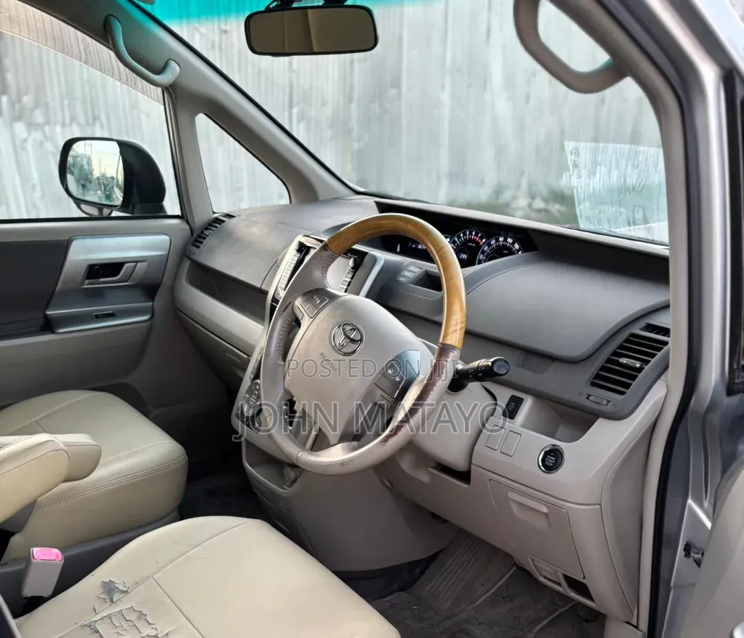 Toyota Noah 2008 Silver