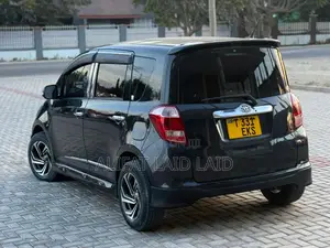Toyota Ractis 1.3 FWD 2006 Black