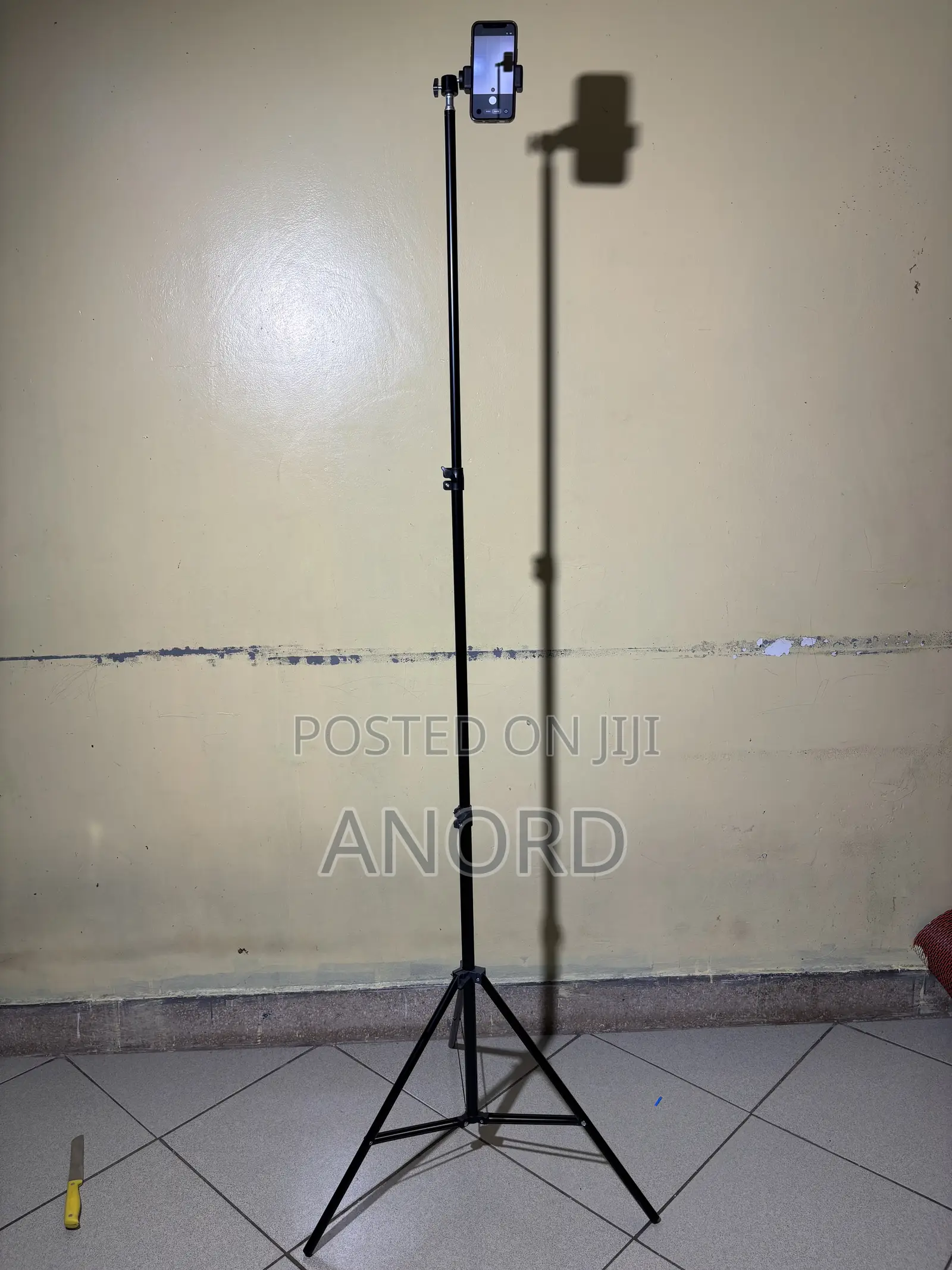 Simu Stand Ya Tripod Adjustable Kwa Live