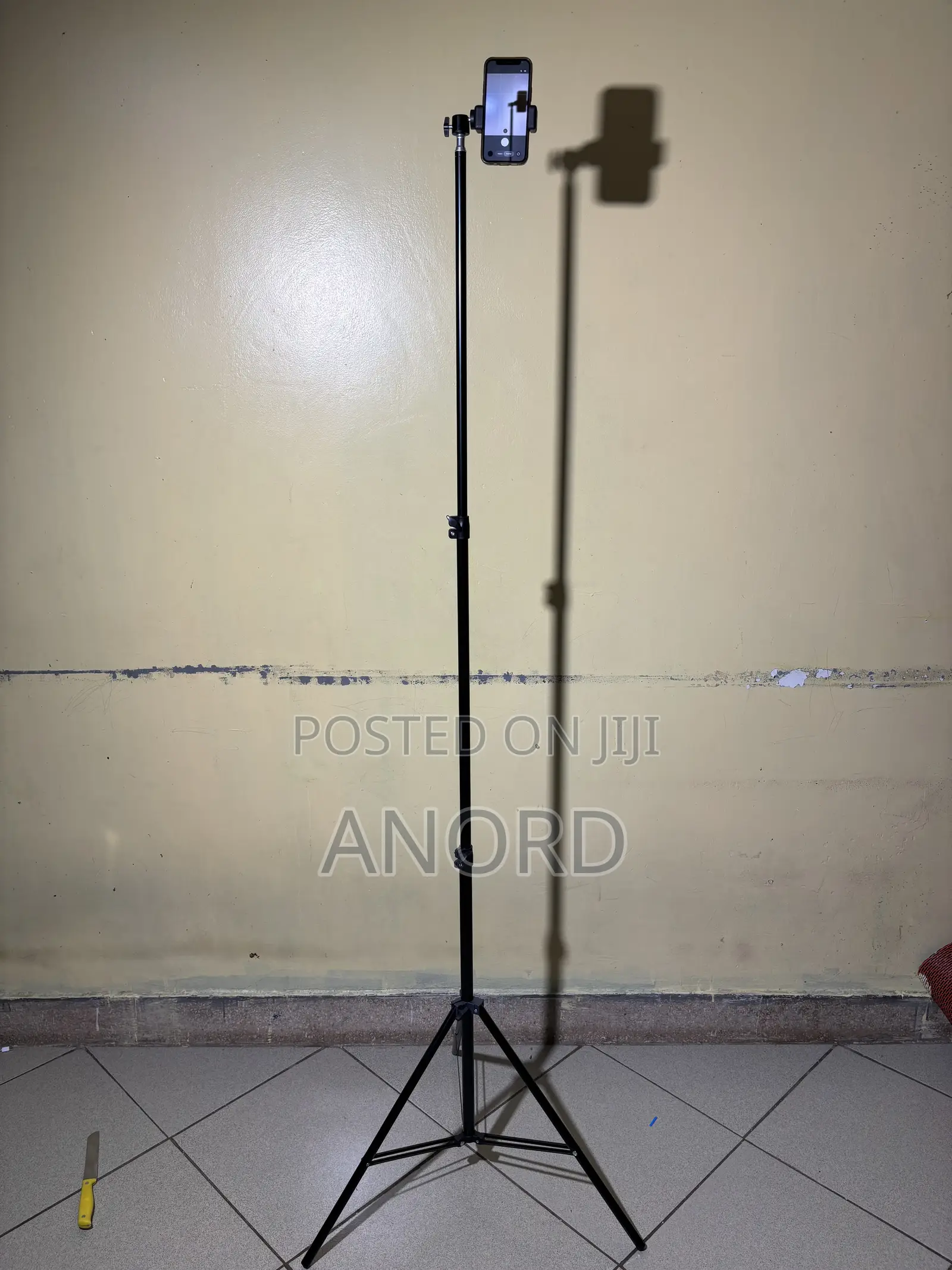 Simu Stand Ya Tripod Adjustable Kwa Live