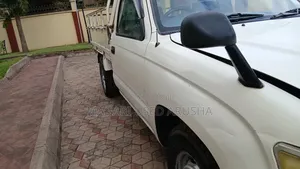 Toyota Hilux 2001 White