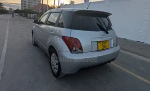 Toyota IST 2004 Silver