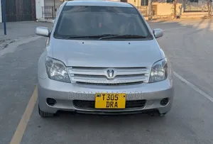 Toyota IST 2004 Silver