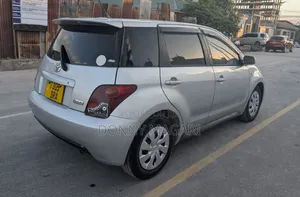 Toyota IST 2004 Silver