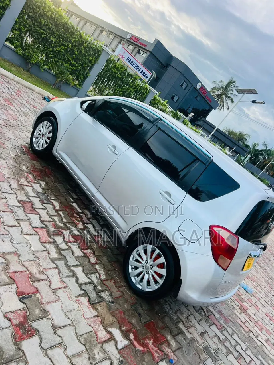 Toyota Ractis 2009 Silver