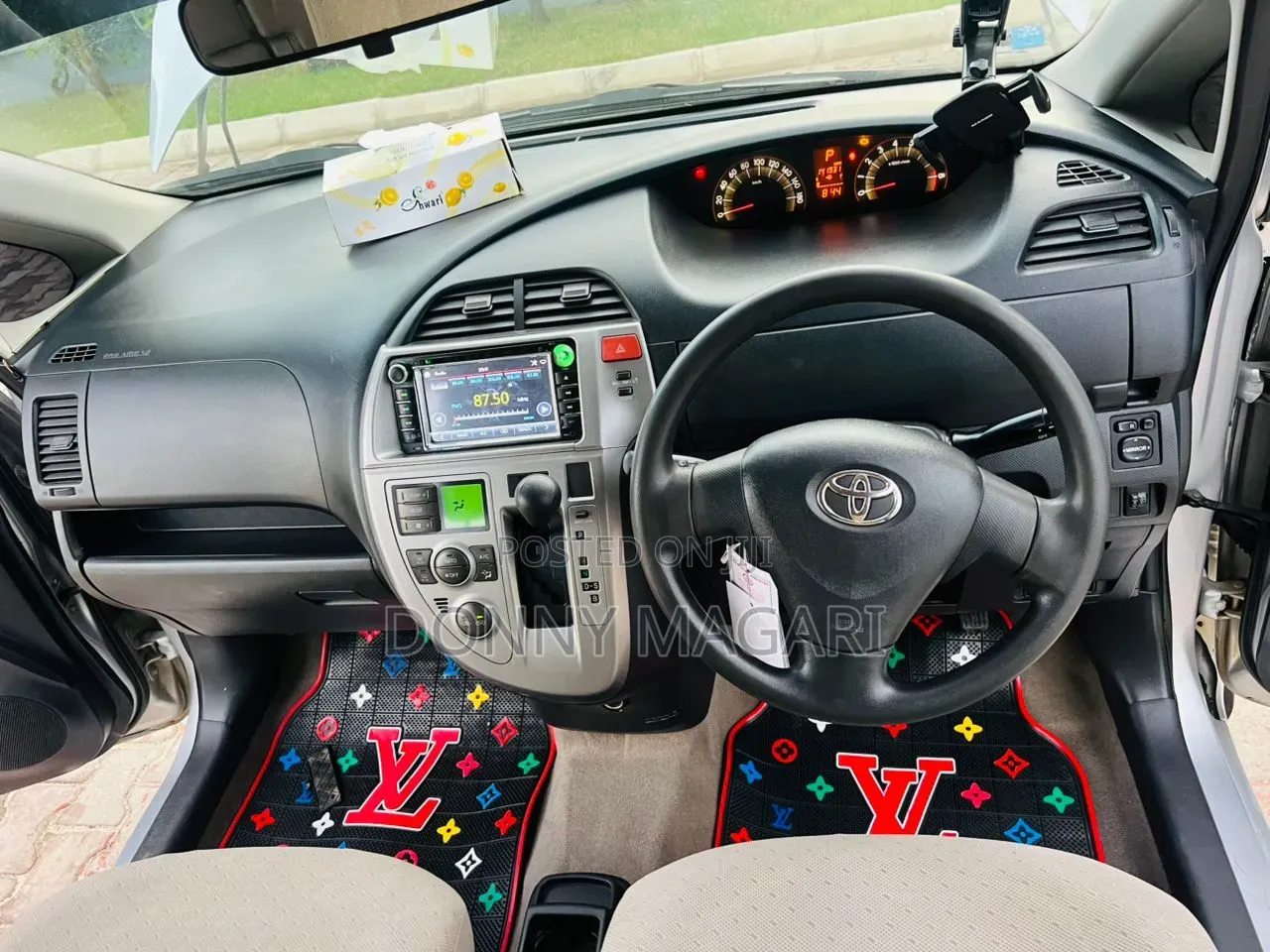 Toyota Ractis 2009 Silver