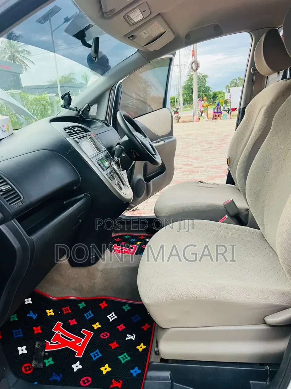 Toyota Ractis 2009 Silver