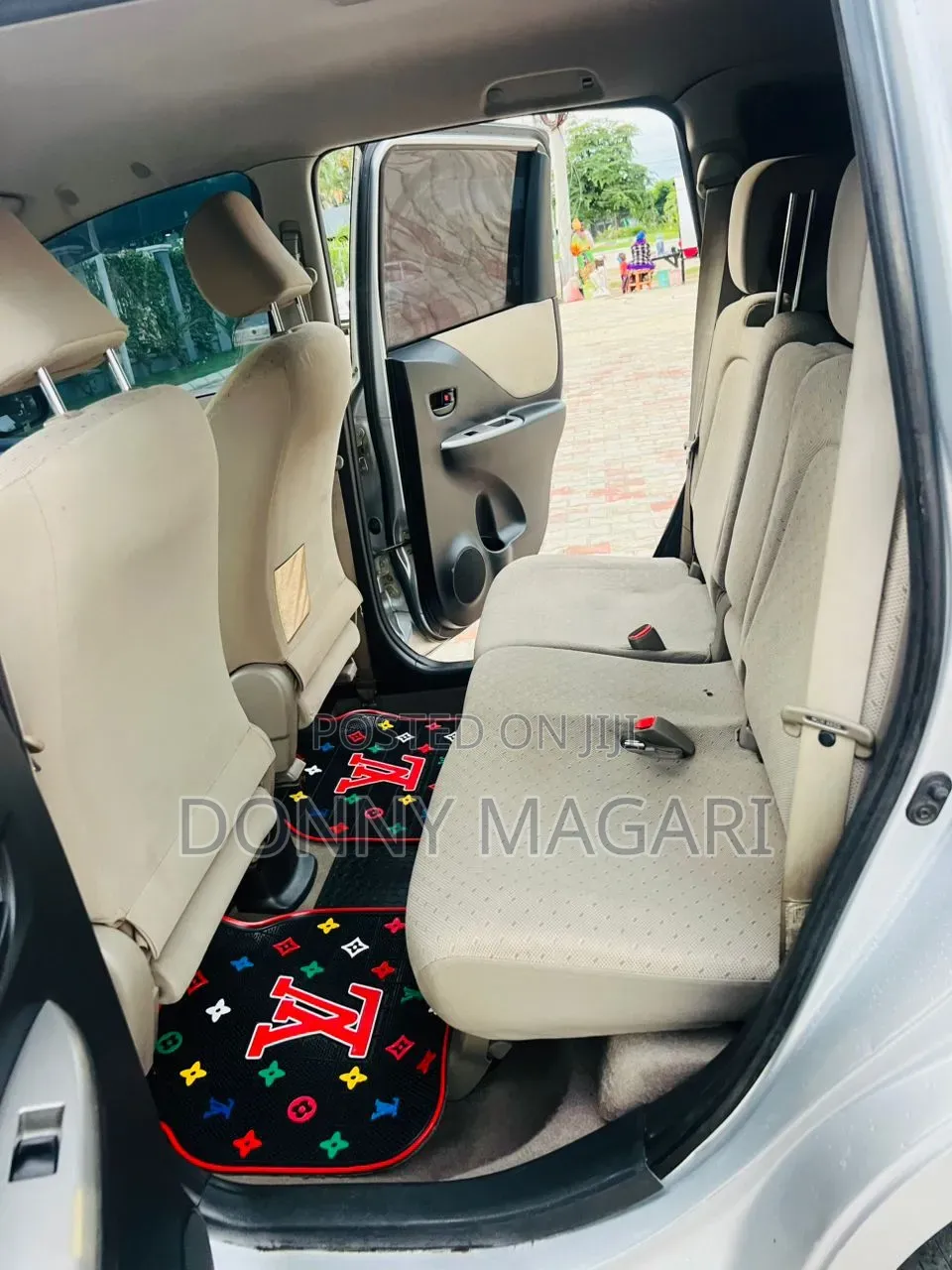 Toyota Ractis 2009 Silver