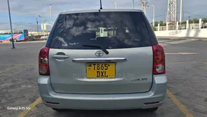 Toyota Raum 2005 Silver