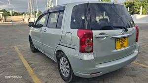 Toyota Raum 2005 Silver