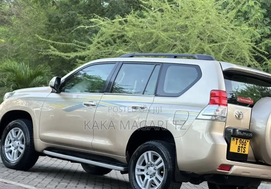 Toyota Land Cruiser Prado 2011 Gold
