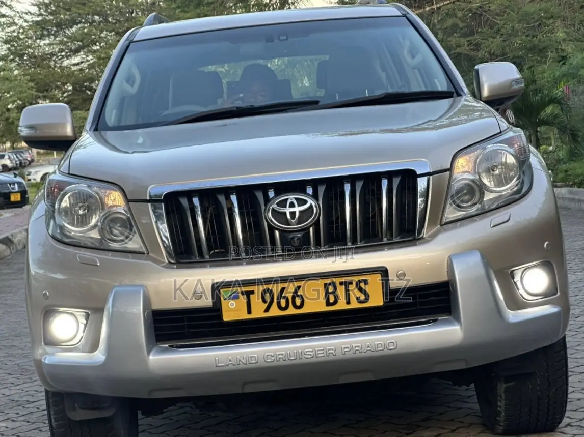 Toyota Land Cruiser Prado 2011 Gold