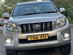Toyota Land Cruiser Prado 2011 Gold