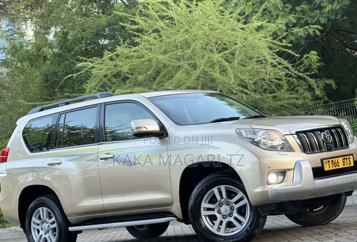 Toyota Land Cruiser Prado 2011 Gold