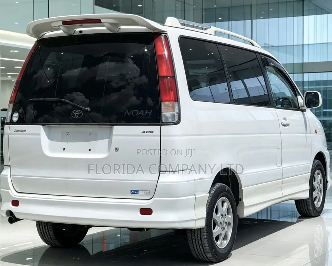 Toyota LiteAce Noah 2000 White
