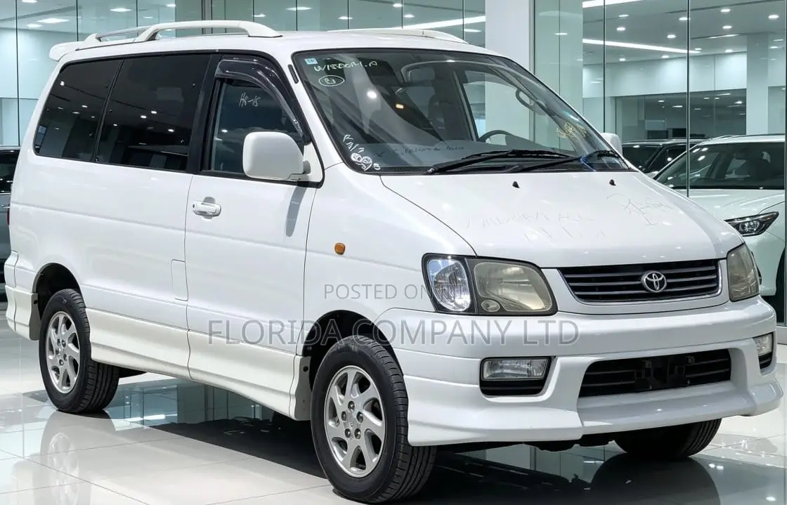 Toyota LiteAce Noah 2000 White