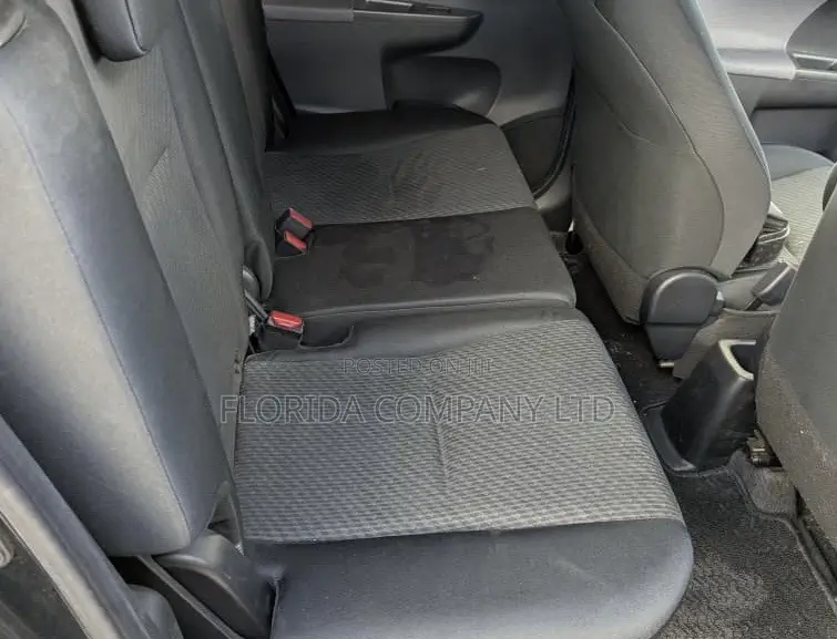 Toyota Ractis 2011 Black