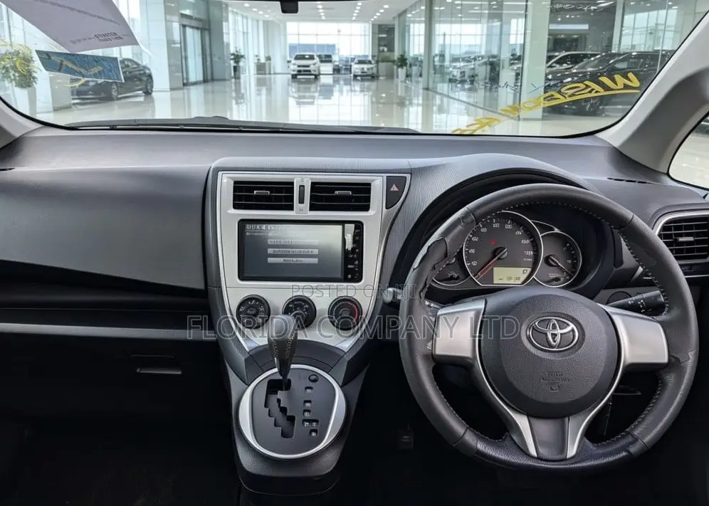 Toyota Ractis 2011 Black