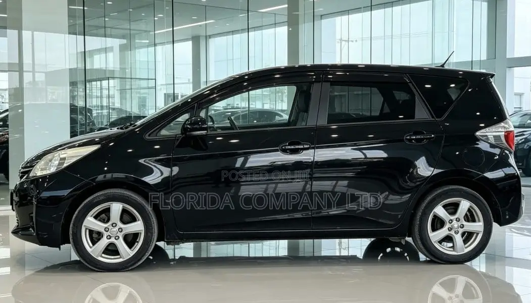 Toyota Ractis 2011 Black