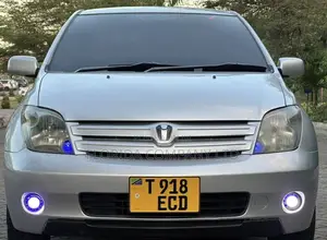Toyota IST 2004 Silver
