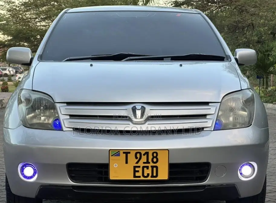 Toyota IST 2004 Silver