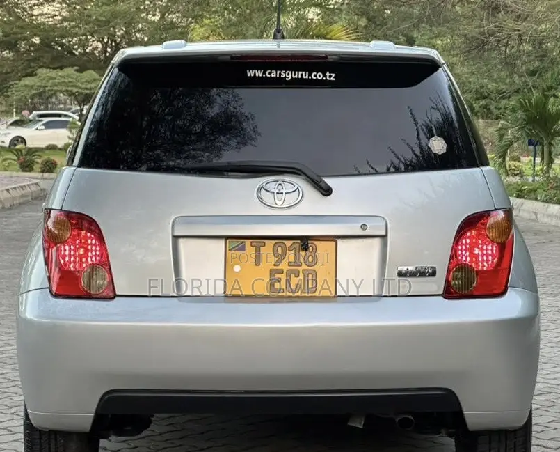 Toyota IST 2004 Silver