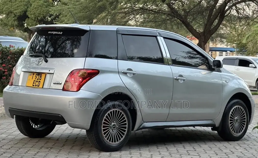 Toyota IST 2004 Silver
