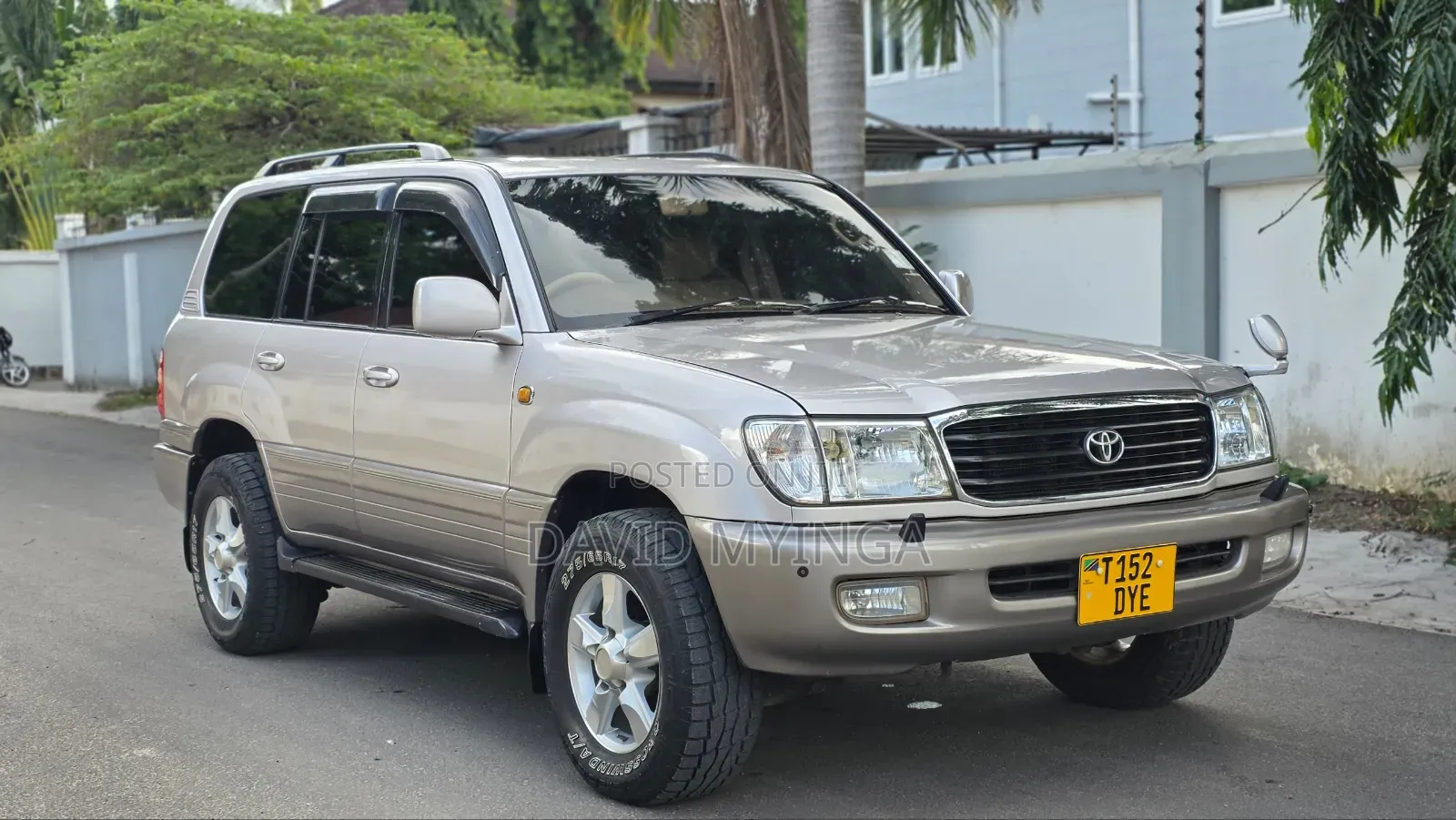 Toyota Land Cruiser 1998 Gray