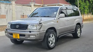 Toyota Land Cruiser 1998 Gray
