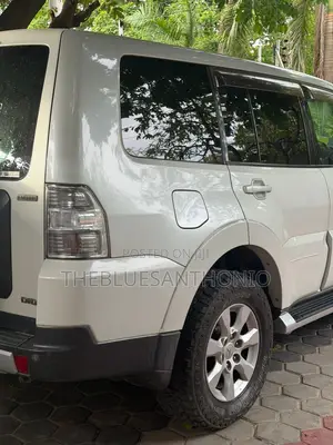 Mitsubishi Pajero 2010 White
