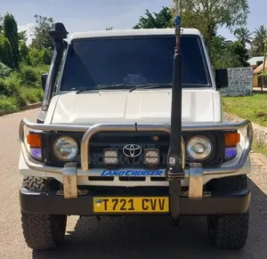 Toyota Land Cruiser 2004 White