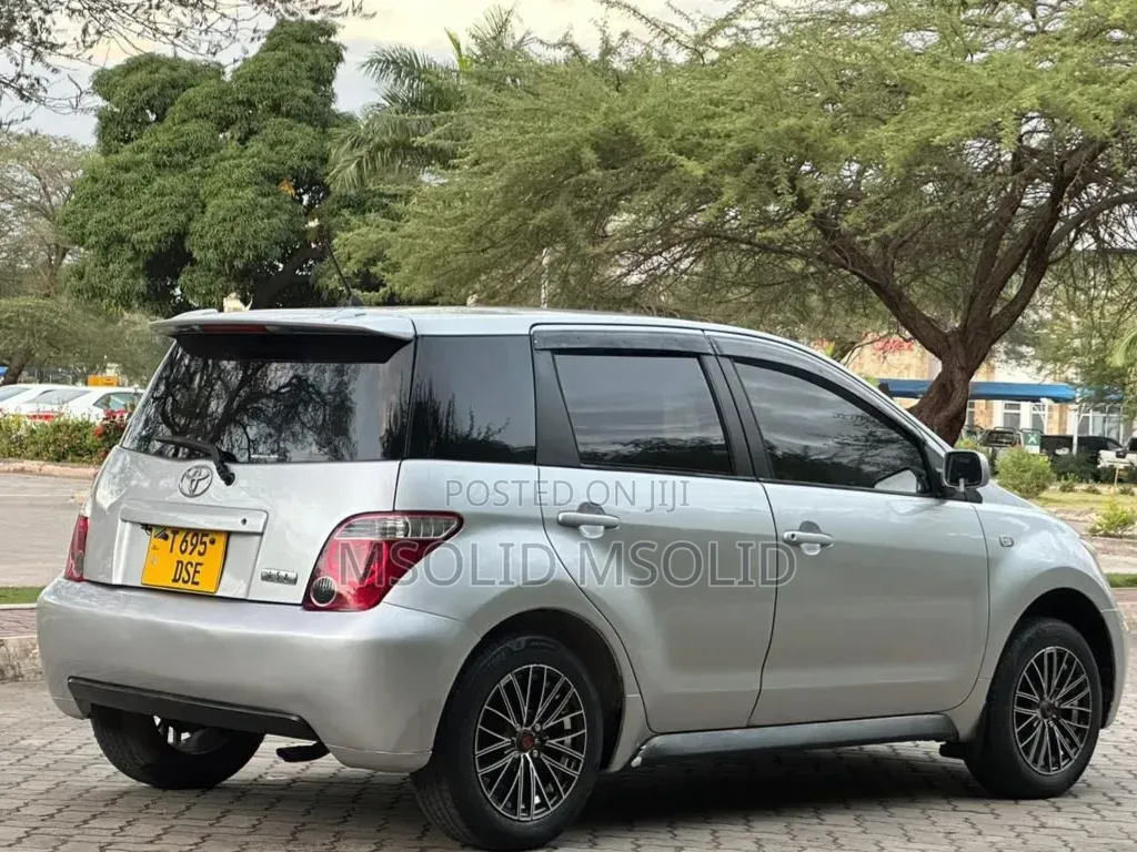 Toyota IST 2003 Silver