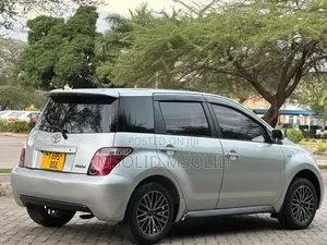 Toyota IST 2003 Silver