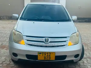 Toyota IST 2004 Silver
