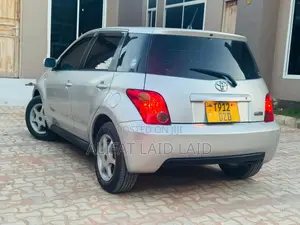Toyota IST 2004 Silver