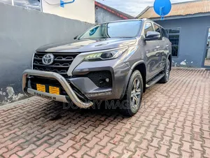 Toyota Fortuner 2022 Gray