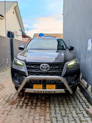 Toyota Fortuner 2022 Gray
