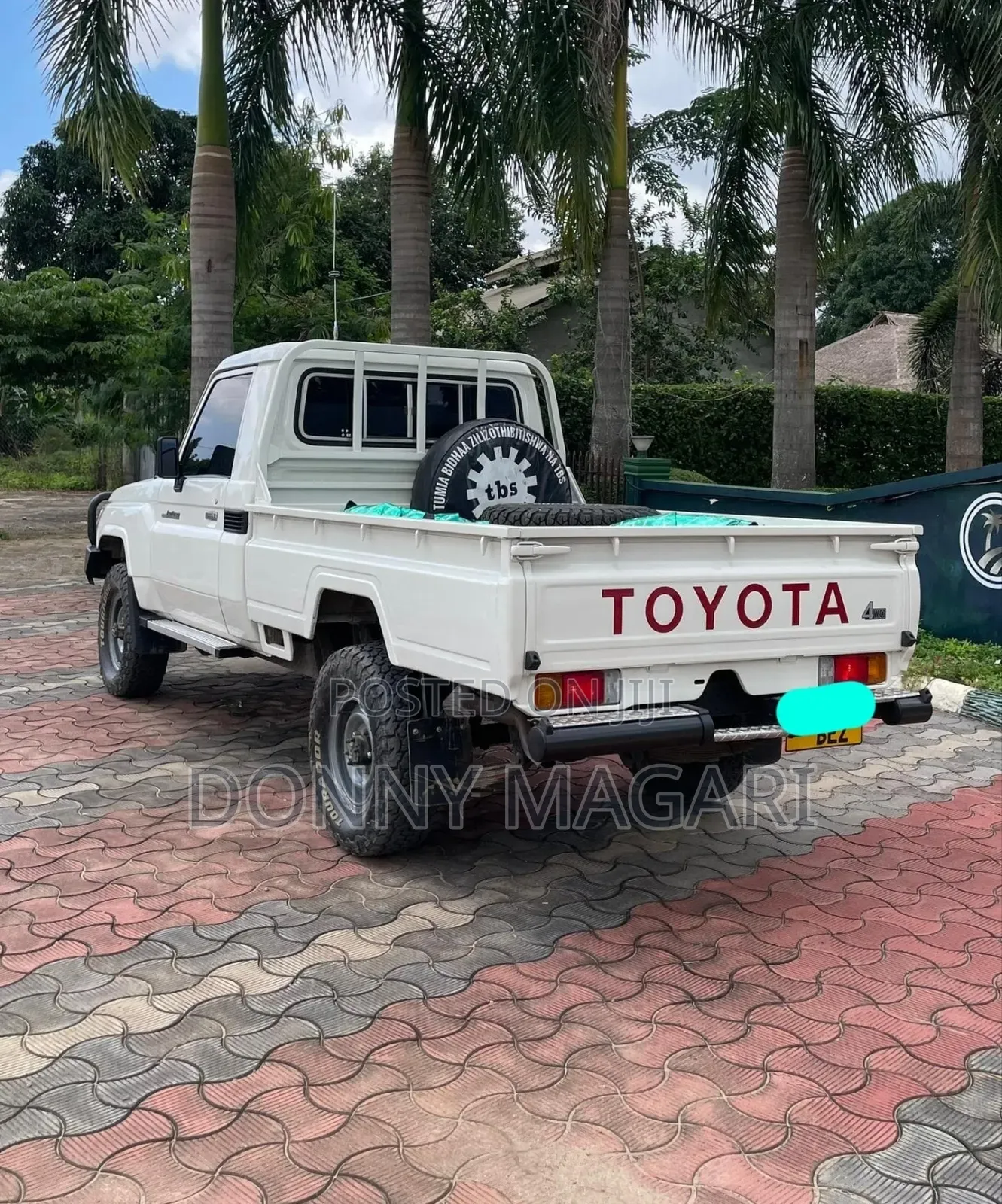 Toyota Land Cruiser 2002 White