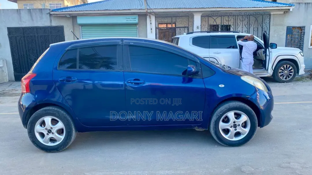 Toyota Vitz 2009 Blue
