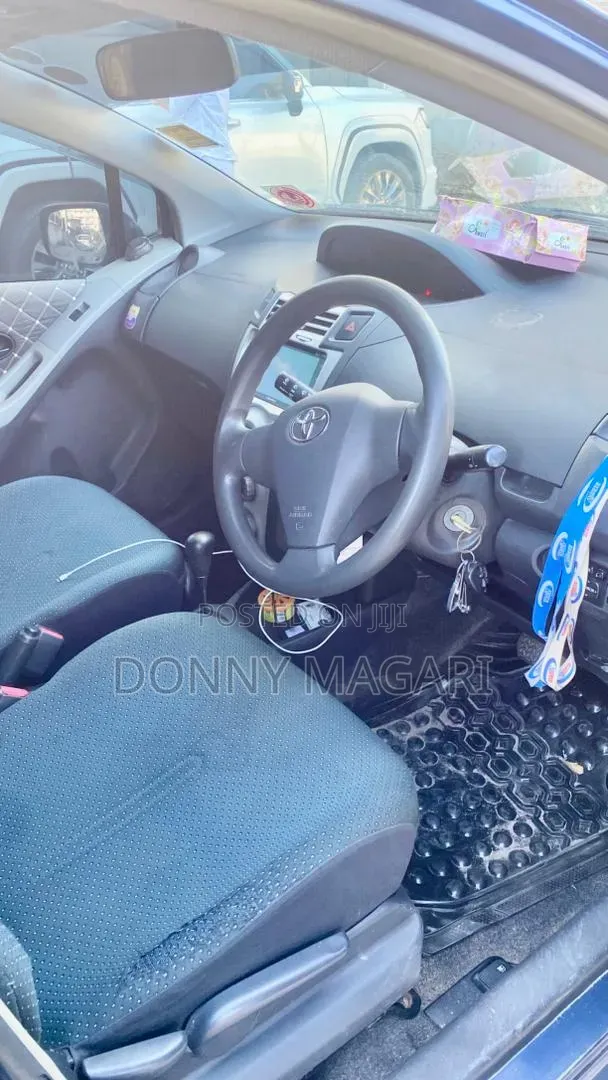 Toyota Vitz 2009 Blue